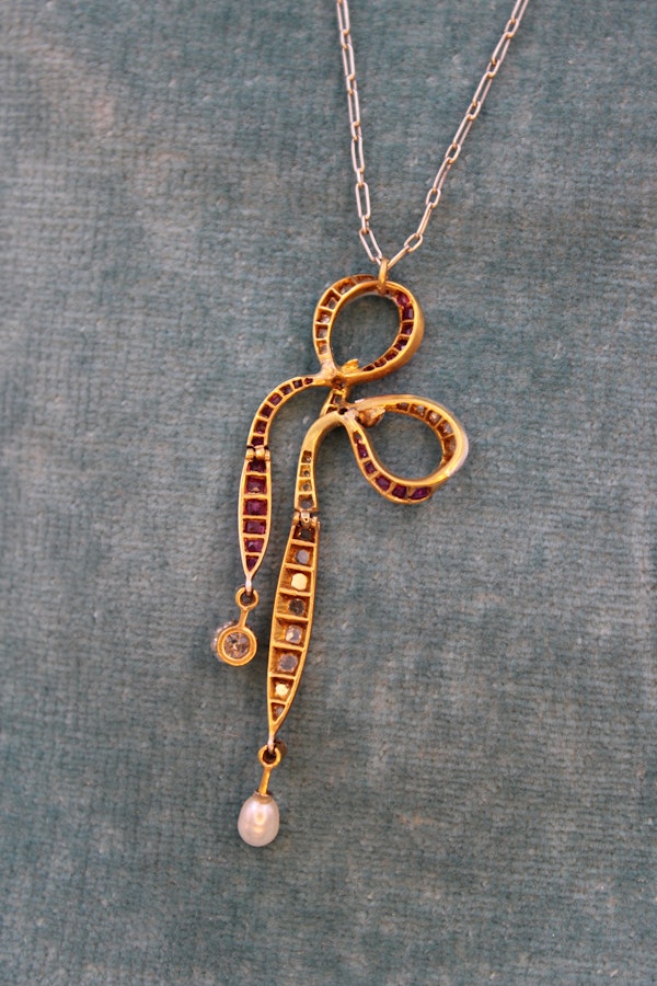 A Diamond, Ruby & Pearl Bow Pendant set in 18ct Yellow Gold and Platinum, Circa 1915 - image 4
