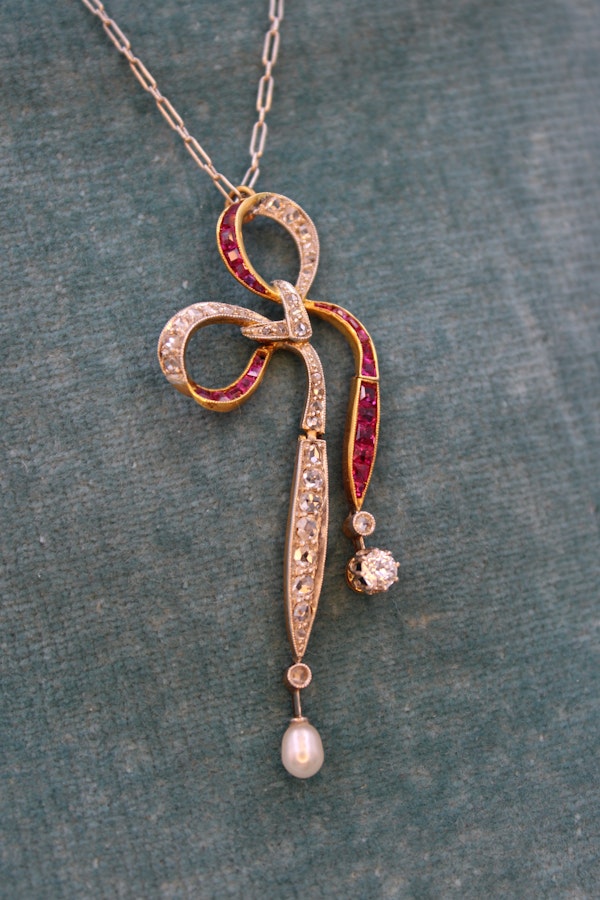 A Diamond, Ruby & Pearl Bow Pendant set in 18ct Yellow Gold and Platinum, Circa 1915 - image 3