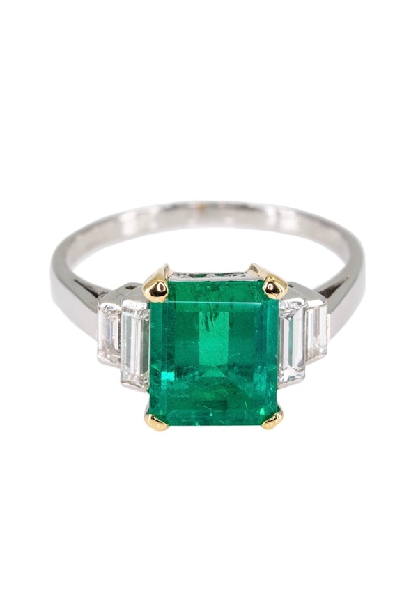 Fine emerald ring certificated ,Colombian ,2.50 carat with stepdown diamonds each side and mounted in plarinum - image 2