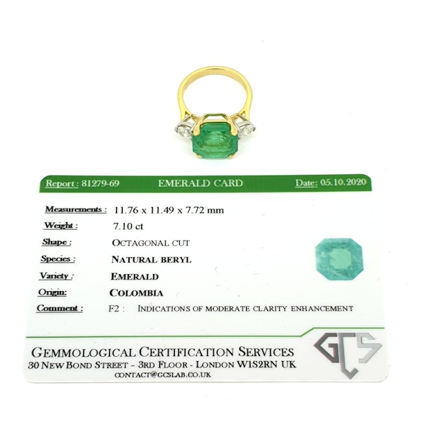 Octagonal Emerald and Diamond ring. - image 5