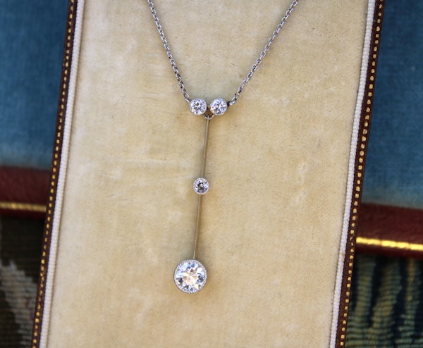 A 1.19ct Diamond "Knife Edge" Drop Pendant in 15ct Yellow Gold and Platinum tipped, English, Circa 1925 - image 3