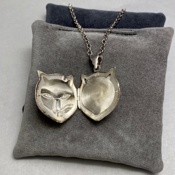 Cat Locket in Sterling Silver 925 date circa 1950, Lilly's Attic since 2001 - image 3