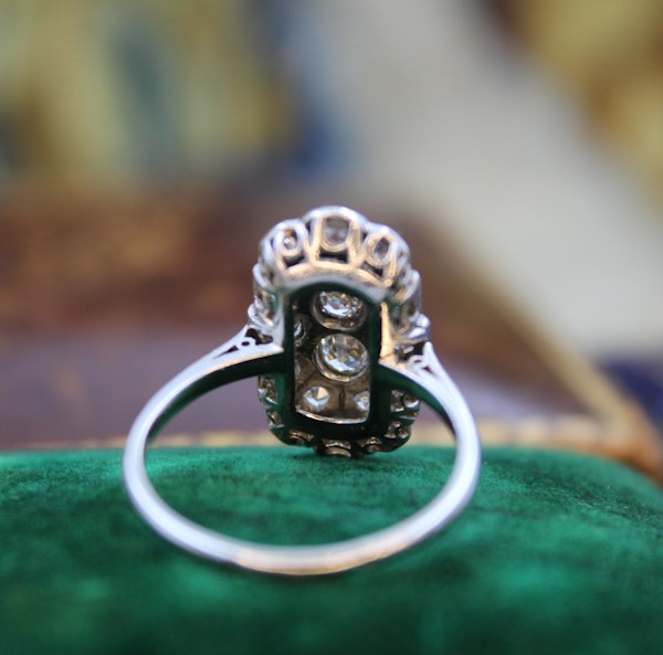 A  very fine Art Deco Diamond Ring set in Platinum, Continental, Circa 1930 - image 4