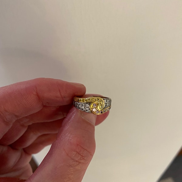 Fancy Yellow & Fancy Pink Diamond Ring in 18ct Gold by GARRARD & Co date London 1993, SHAPIRO & Co since1979 - image 4