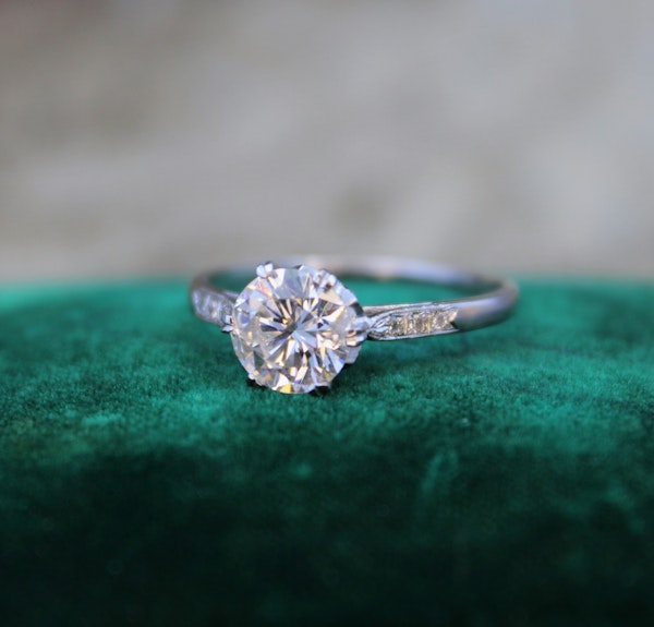 A 1.03ct Diamond Solitaire Engagement Ring set in Platinum, English, Circa 1950 - image 1