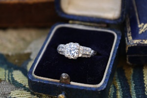 Downstairs at Grays: A very fine Art Deco 0.85ct Diamond Solitaire Ring mounted in Platinum, Circa 1930