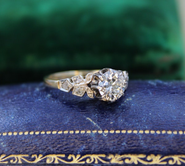 A Beautiful, 0.85 Carat Diamond Solitaire Engagement Ring, with detailed Diamond set Foliate Shoulders, Plausibly English, Circa 1920 - image 4