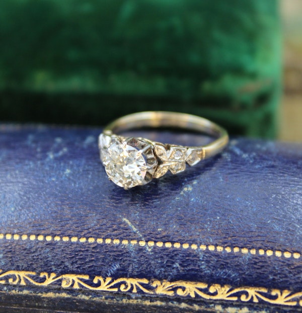 A Beautiful, 0.85 Carat Diamond Solitaire Engagement Ring, with detailed Diamond set Foliate Shoulders, Plausibly English, Circa 1920 - image 3
