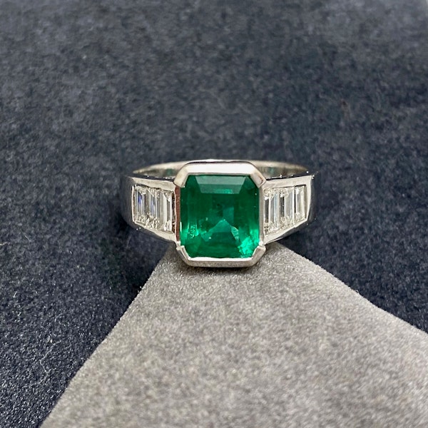 Brazilian Emerald Diamond Ring in 18ct White Gold date circa 1960, SHAPIRO & Co since1979 - image 1