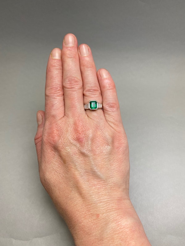 Brazilian Emerald Diamond Ring in 18ct White Gold date circa 1960, SHAPIRO & Co since1979 - image 4