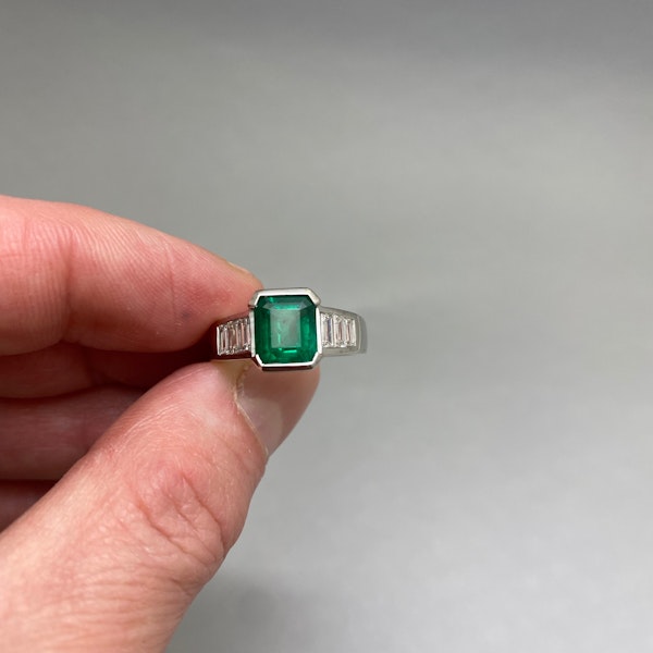 Brazilian Emerald Diamond Ring in 18ct White Gold date circa 1960, SHAPIRO & Co since1979 - image 6