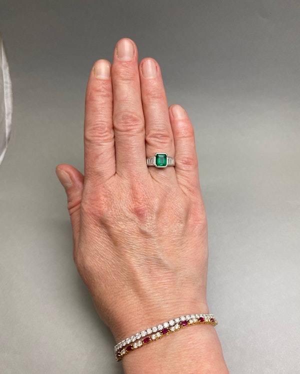 Brazilian Emerald Diamond Ring in 18ct White Gold date circa 1960, SHAPIRO & Co since1979 - image 5