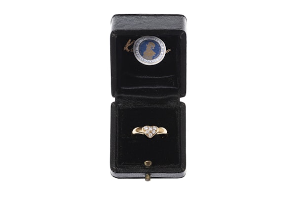Tiffany Diamond Heart Ring in 18 Karat Gold - image 3