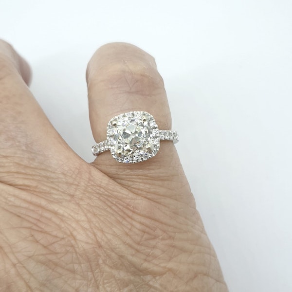 Cushion cut diamond ring, 2.87 carats @Finishing Touch - image 4