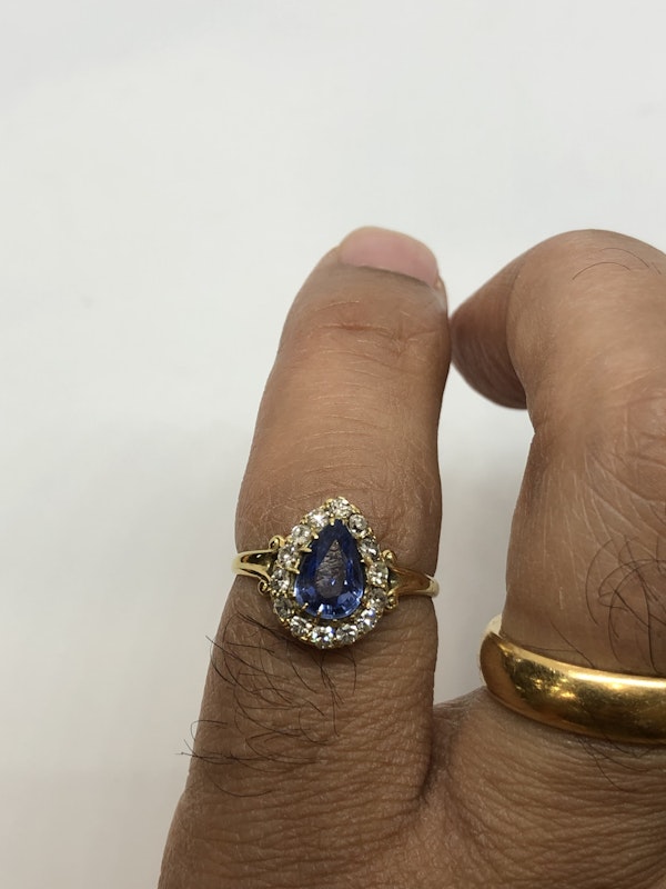Vintage pear shape sapphire diamond ring - image 2