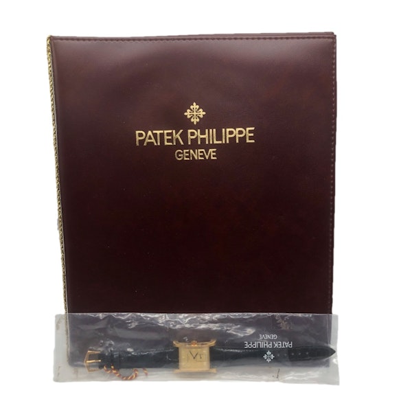 PATEK PHILIPPE PAGODA 'COMMEMORATIVE' 5500J - image 2