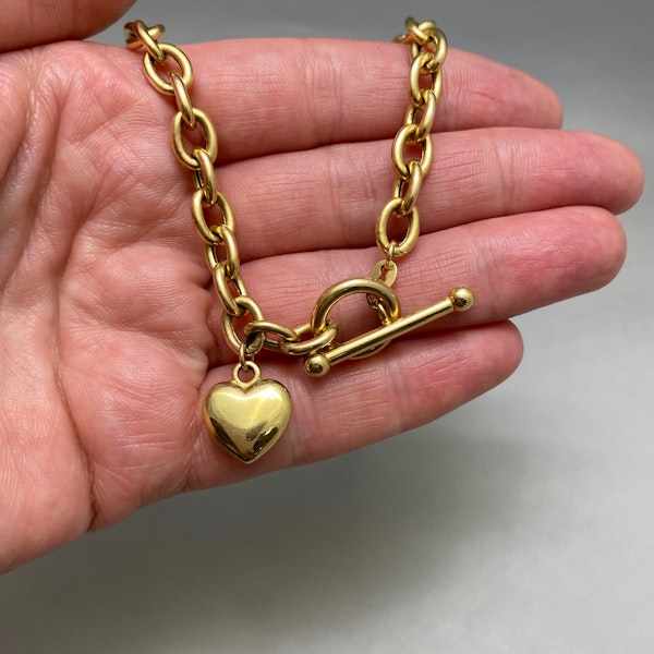 T-Bar Gold Chain with Heart Charm in 9ct Gold date circa 1980, Lilly's Attic since 2001 - image 3