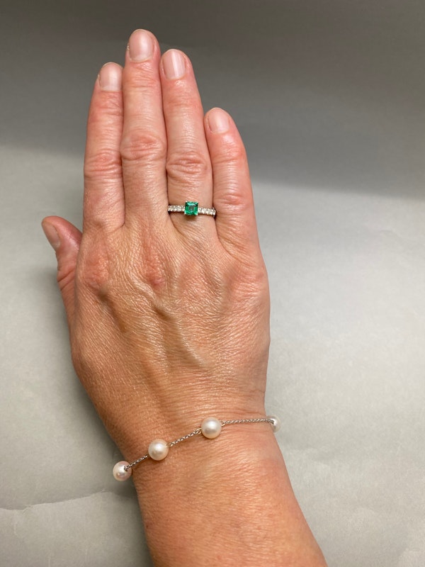 Emerald Diamond Ring in 18ct White Gold date circa 1990, SHAPIRO & Co since1979 - image 7
