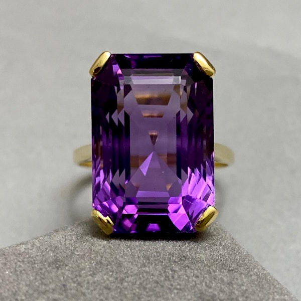 Amethyst Ring in 18ct Gold date circa 1950, SHAPIRO & Co since1979 - image 1
