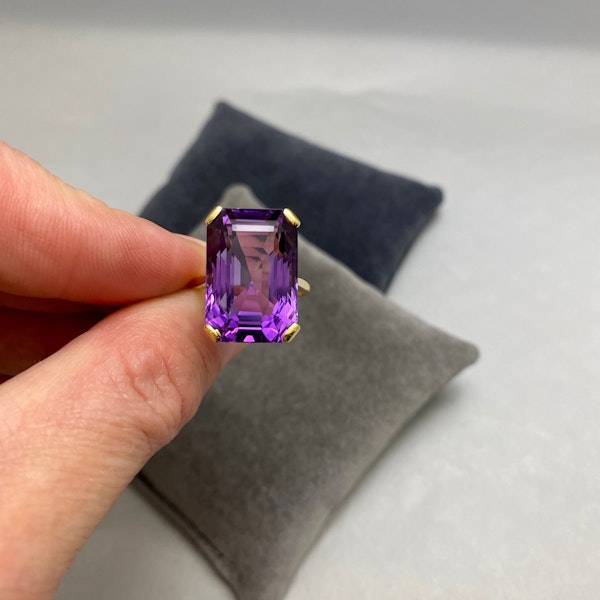 Amethyst Ring in 18ct Gold date circa 1950, SHAPIRO & Co since1979 - image 4