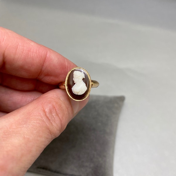 Cameo Ring in 9ct Gold date circa 1960, Lilly's Attic since 2001 - image 2