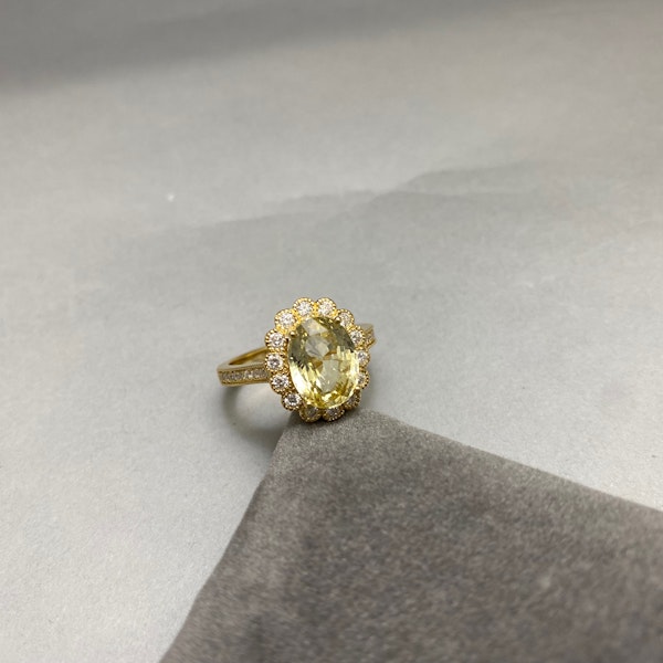 Yellow Sapphire Diamond Cluster Ring in 18ct Gold date circa 1980, SHAPIRO & Co since 1979 - image 7