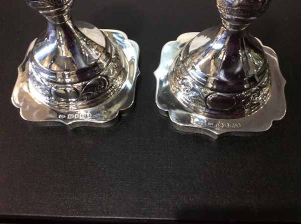 A beautiful pair of silver candlesticks - image 4