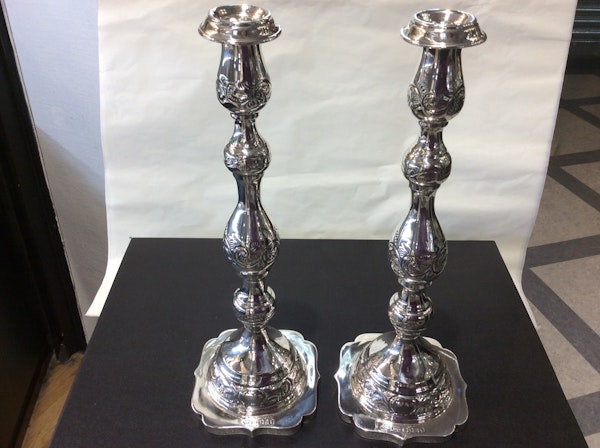 A beautiful pair of silver candlesticks - image 3