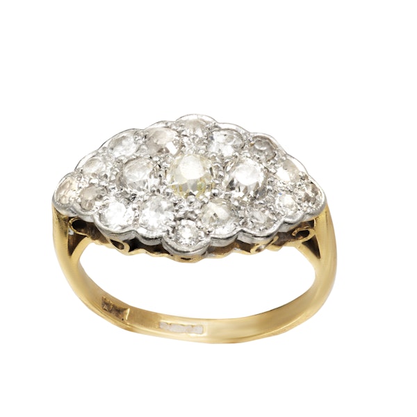 A Diamond Cluster Gold Ring - image 1