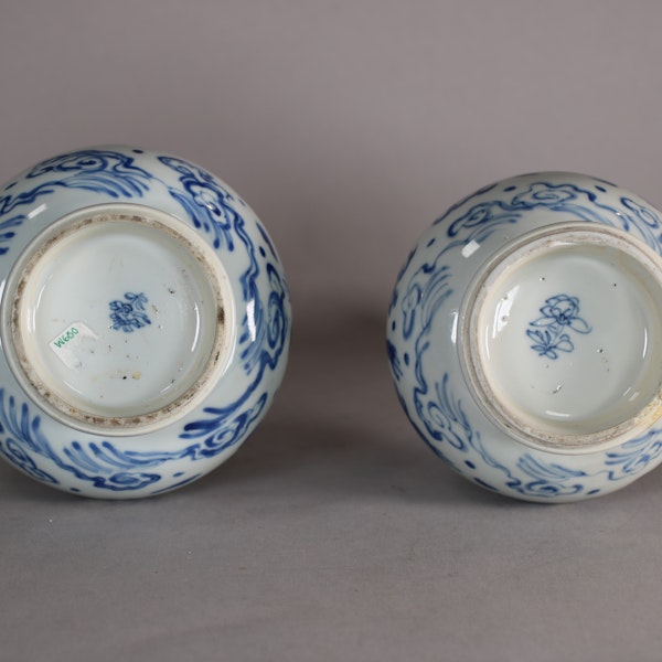 Pair of Chinese blue and white porcelain vases, Kangxi (1662-1722) - image 3