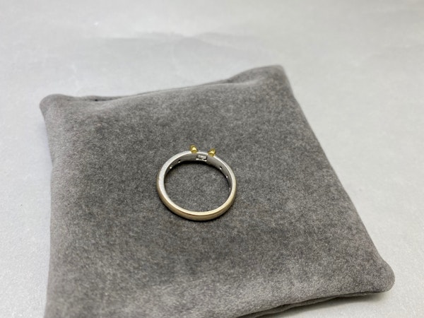 Diamond Ring in 18ct White/Yellow Gold date circa 1980, Lilly's Attic since 2001 - image 5