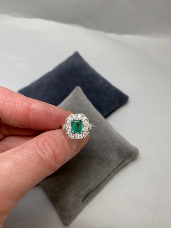Emerald Diamond Ring in Platinum date circa 1960, SHAPIRO & Co since1979 - image 3