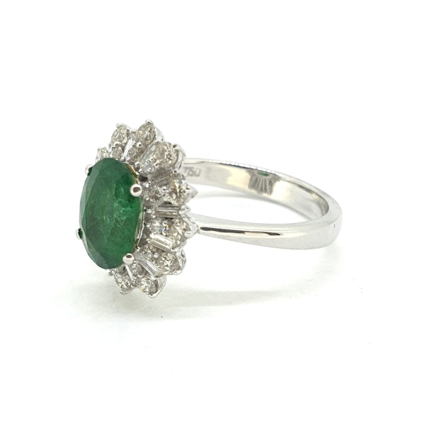 Emerald and diamond Cluster ring Em1.50Cts D0.85Cts - image 3