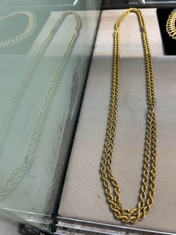 1960,s 18ct long gold chain - image 3