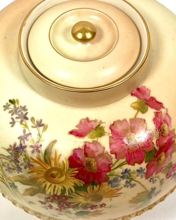 Royal Worcester vase and cover - image 5