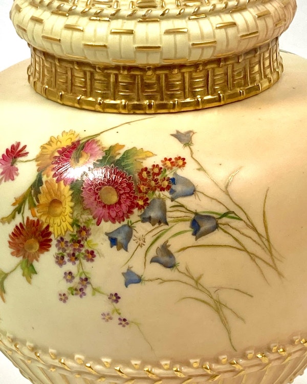 Royal Worcester vase and cover - image 3
