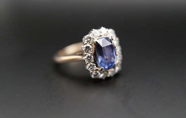Vintage Blue Sapphire diamond ring - image 3