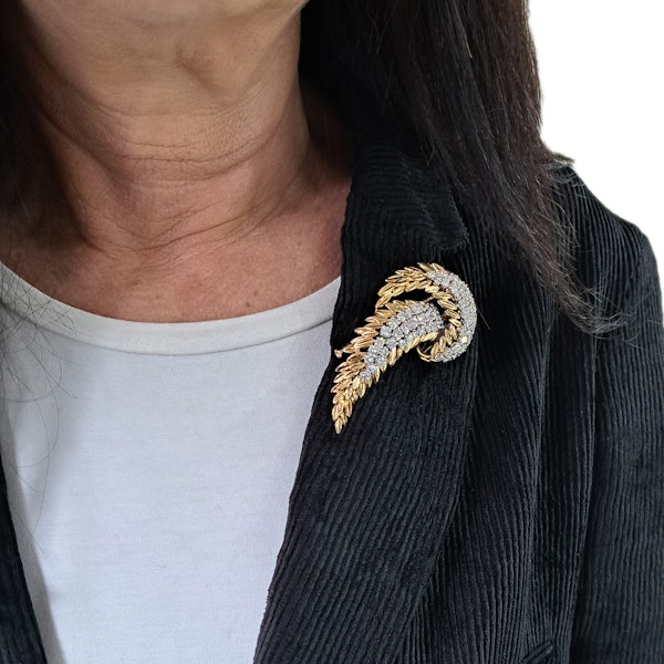 Vintage French Diamond And Gold Abstract Feather Brooch, Circa 1960 - image 5
