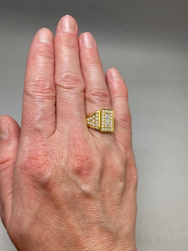 Diamond Ring in 18ct Gold date circa 1960, SHAPIRO & Co since1979 - image 2