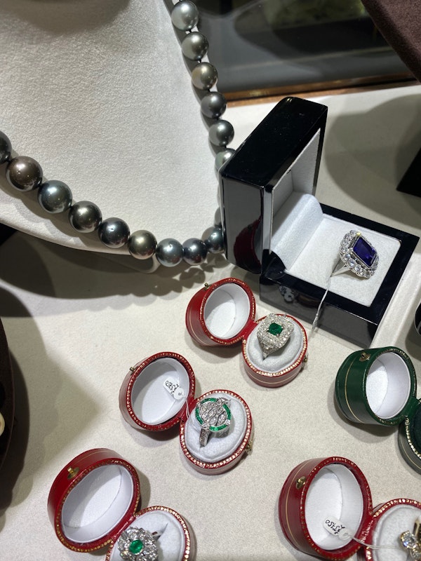 Emerald Diamond Ring in 18ct White Gold date circa 1980, SHAPIRO & Co since1979 - image 10