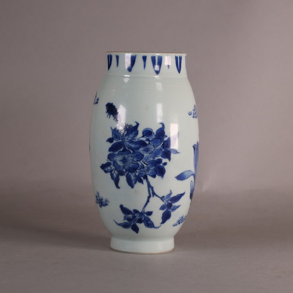 Fine Chinese Transitional Chongzhen blue and white ovoid vase, circa 1640 - image 5