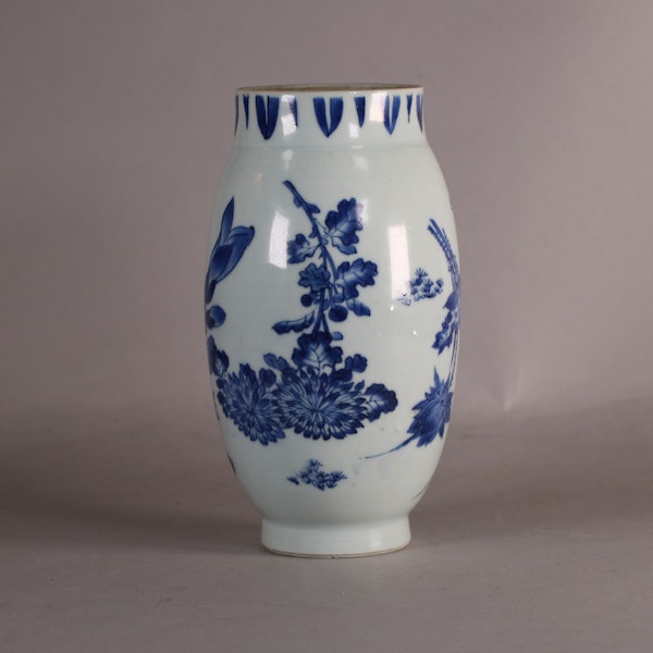 Fine Chinese Transitional Chongzhen blue and white ovoid vase, circa 1640 - image 2