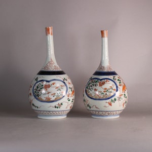 Pair of Japanese Imari bottle vases, Edo Period, early 18th century