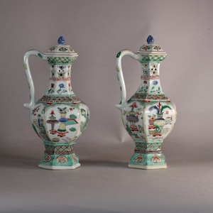 Pair of extremely rare Chinese famille verte ewers, Kangxi (1662-1722)