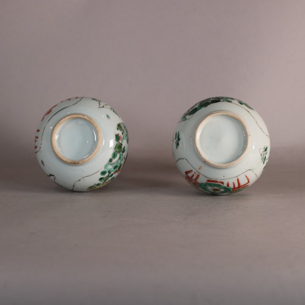 Pair of Chinese famille verte bottle vases, Kangxi (1662-1722) - image 1