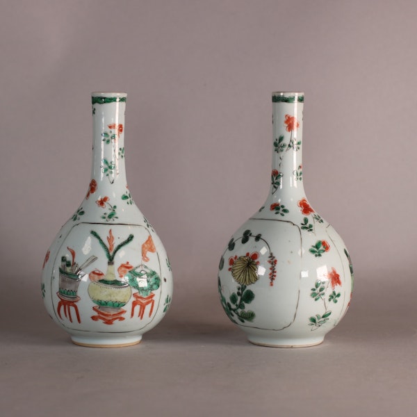 Pair of Chinese famille verte bottle vases, Kangxi (1662-1722) - image 3