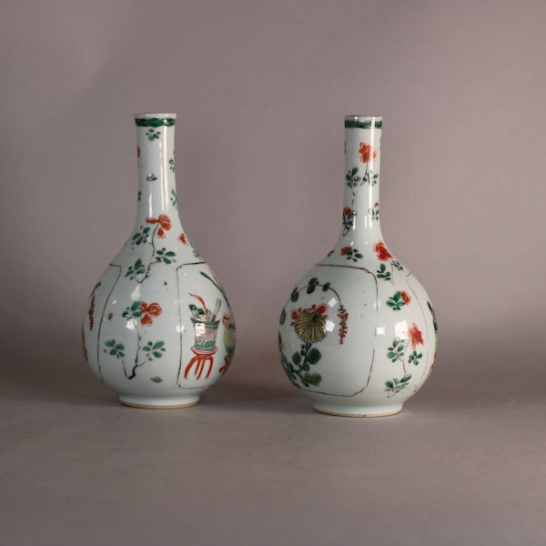 Pair of Chinese famille verte bottle vases, Kangxi (1662-1722) - image 2