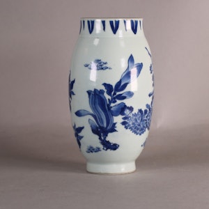 Fine Chinese Transitional Chongzhen blue and white ovoid vase, circa 1640