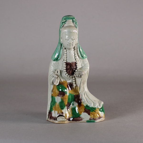 Chinese famille verte figure of Guanyin - image 4