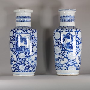 Pair of Chinese blue and white rouleau vases, Kangxi (1662-1722)
